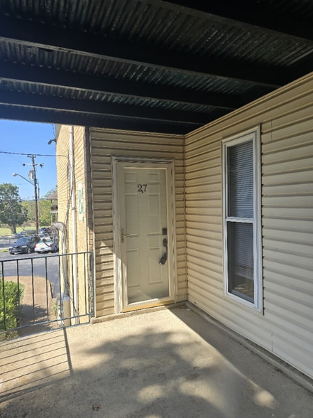 Primary Photo - 555 N Dupont Ave