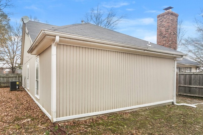 Building Photo - 8915 Lanthorn Cove
