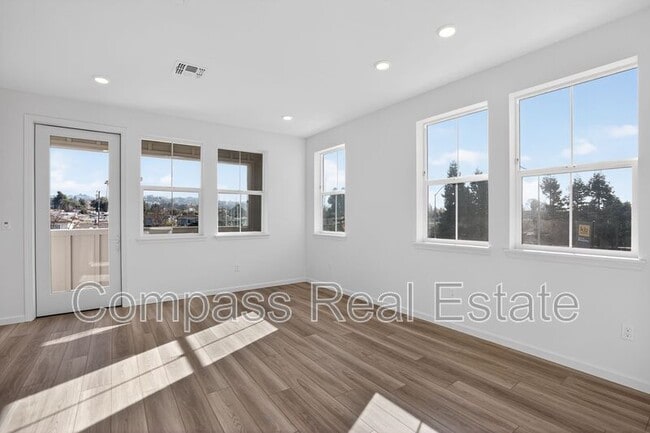 Building Photo - 3814 Norbridge Ave