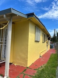 Building Photo - 2331 NW Flagler Terrace