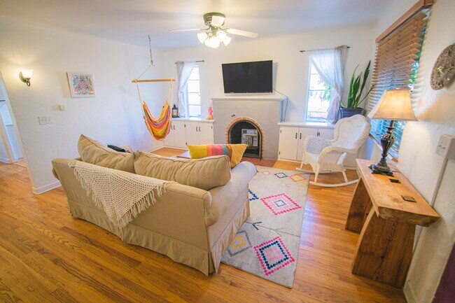 Building Photo - 2423 Rose Ave NW