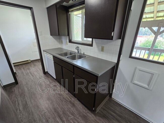 Building Photo - 3322 S Raymond Cir