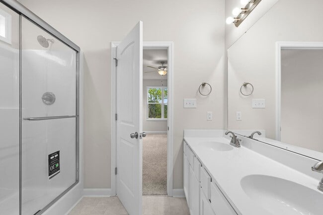 Building Photo - Townhouse For Rent in Holly Ridge!