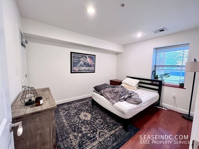 Building Photo - 3573 Warder St NW