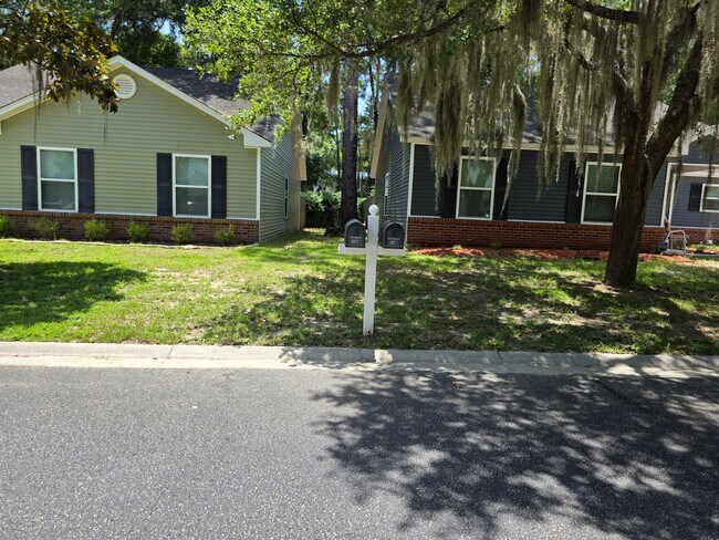 Building Photo - 16 Brindlewood Dr