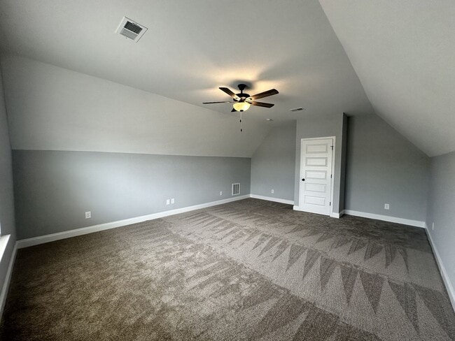 Building Photo - Springfield One Level with Bonus Room Above Garage