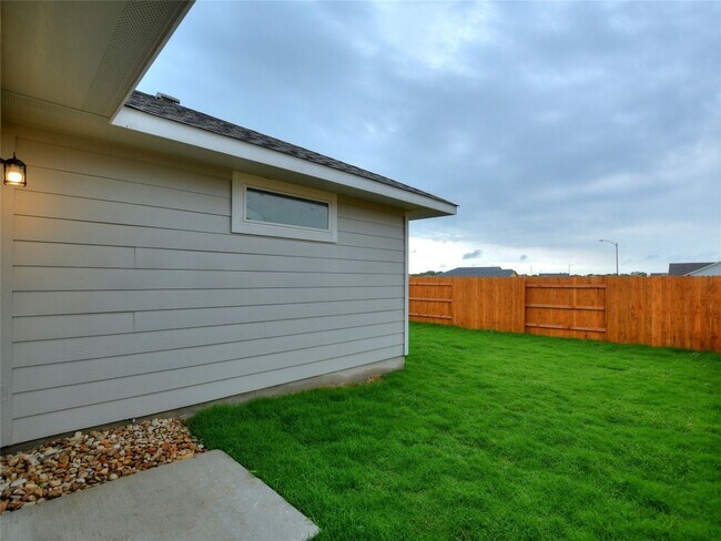Building Photo - 214 Trailside Ln