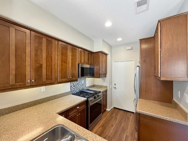 Building Photo - Beautifully Updated End-Unit Townhome in Valencia's Montana Community — No Rear Neighbors!
