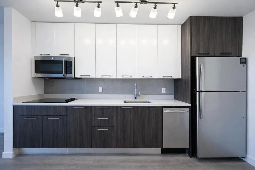 Building Photo - 1524 Sheepshead Bay Rd