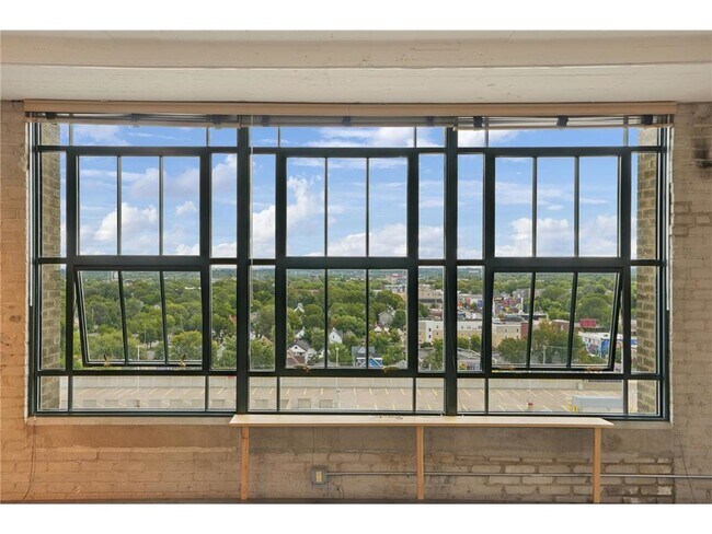 Building Photo - 2929 Chicago Ave