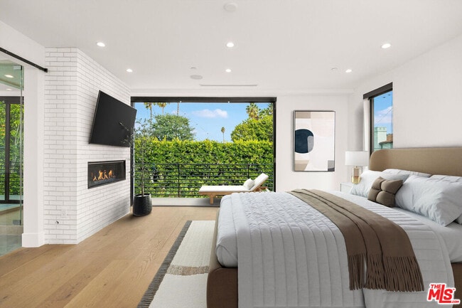 Building Photo - 444 Laurel Ave