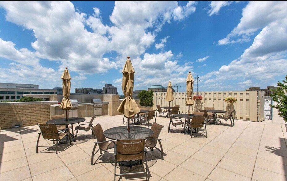 Building Photo - 11800 Sunset Hills Rd