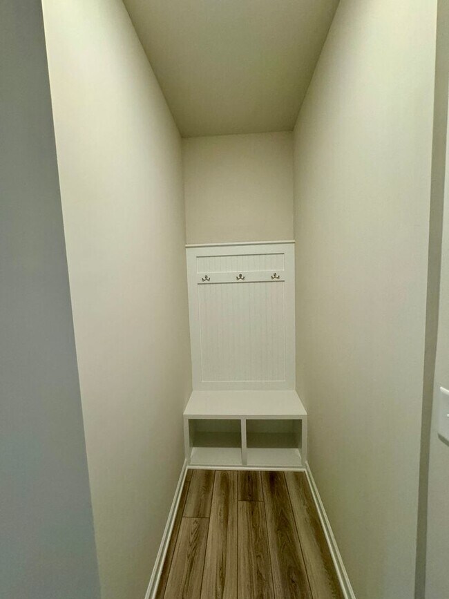 Building Photo - Beautiful, 3BR/2.5BA Townhouse in Gastonia