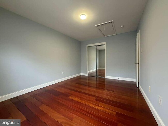 Building Photo - 10354 College Square