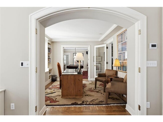 Building Photo - 2810 W Lake of the Isles Pkwy