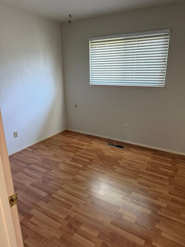 Building Photo - 3 Bedroom 2 bath with Rv Parking