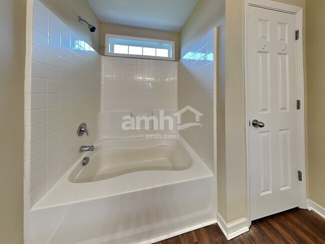 Building Photo - 1308 Silver Dr