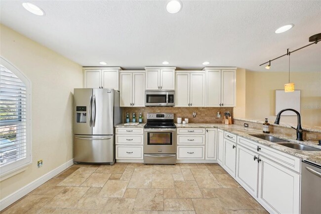 Building Photo - 637 Pinellas Bayway