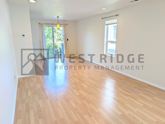 Building Photo - 519 SW 207th Ave