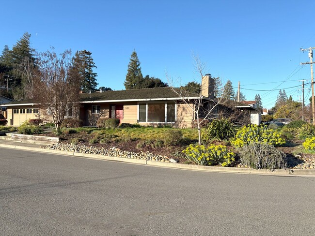 Building Photo - Charming Single-Family Home in South Los A...