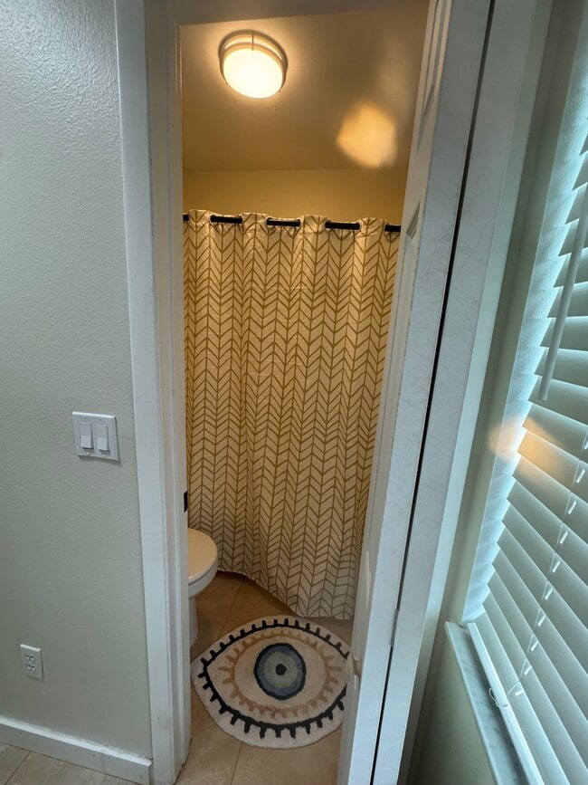 Building Photo - 2561 SE Victory Ave