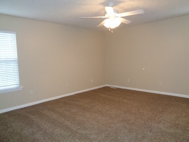 Building Photo - 114 Louise Dr