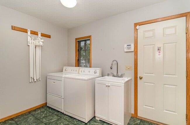Building Photo - Beautiful Single Family home in Savage