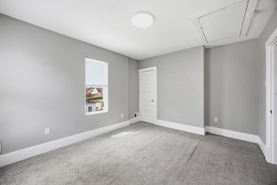 Building Photo - 827 Hinnerman St