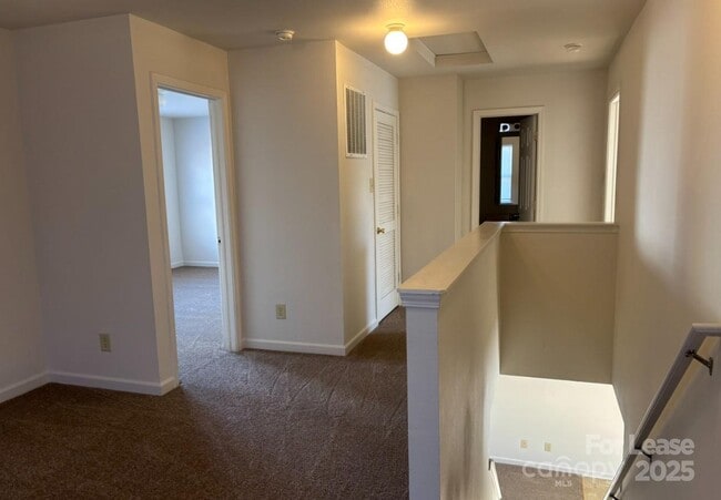 Building Photo - 1124 New Day Ct