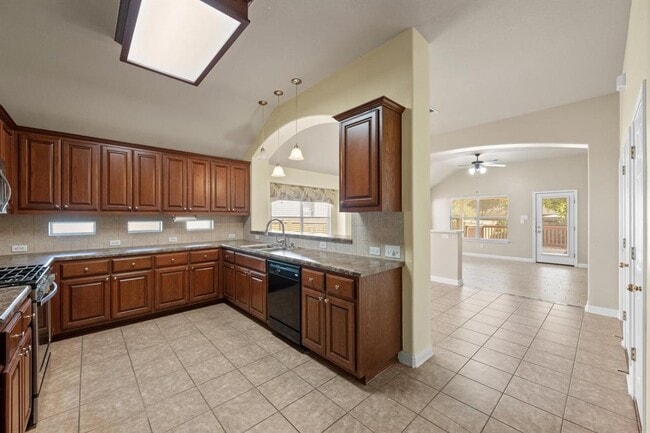 Building Photo - 10409 Yellowstone Dr