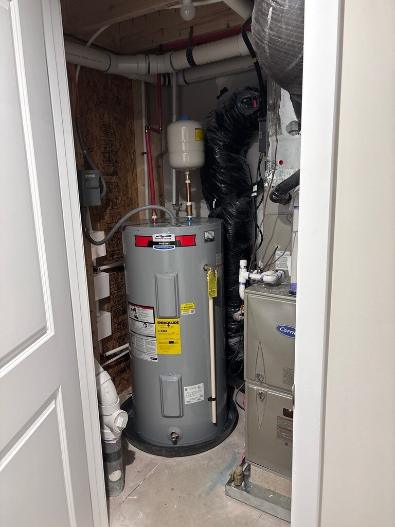 Building Photo - 711 Tambor Rd