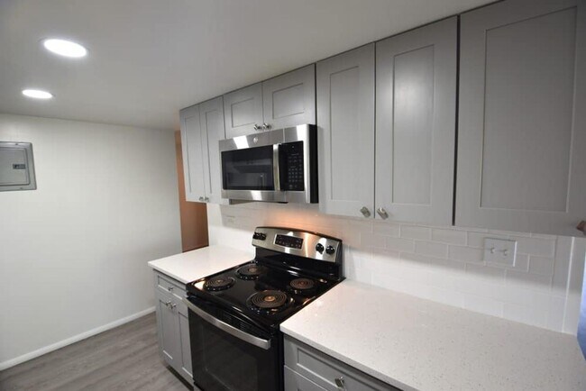 Building Photo - 4440 Laguna Pl