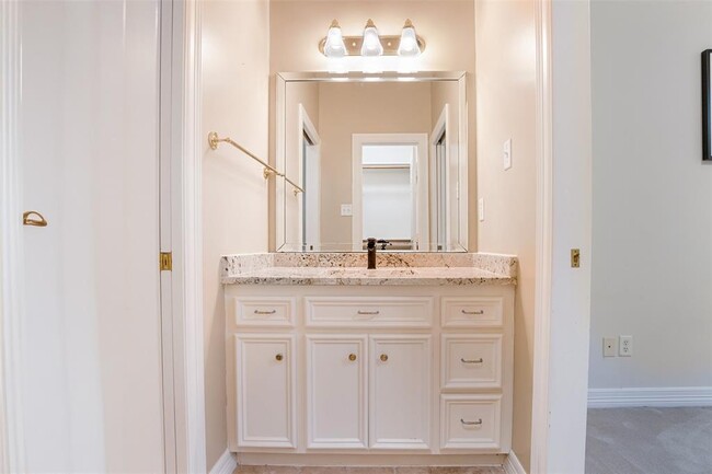 Building Photo - 3115 Evergreen Oak Dr
