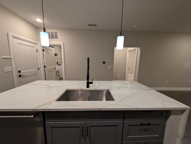 Building Photo - 751 N 6th St