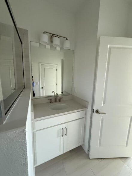 Building Photo - 15041 Shady Palms Ln