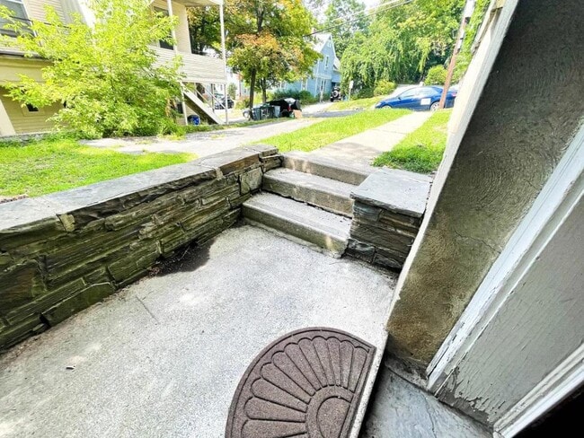 Building Photo - 705 E Seneca St