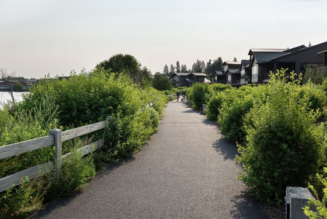 Building Photo - Deschutes Landing Riverfront - 3bdrm 3.5ba...