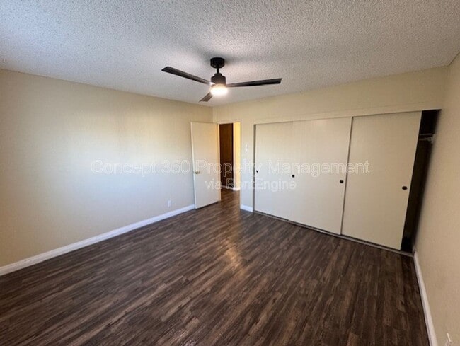 Building Photo - 9421 Cedar St