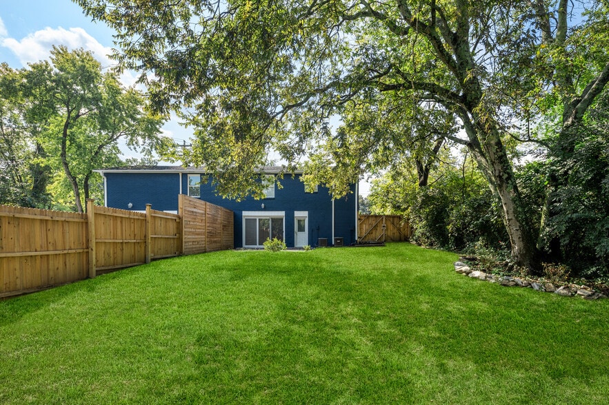 Building Photo - 2112 Sanborn Dr