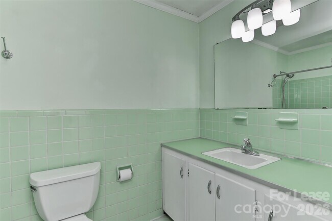 Building Photo - 420 Seneca Pl