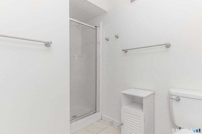 Building Photo - 5 Staunton Ct