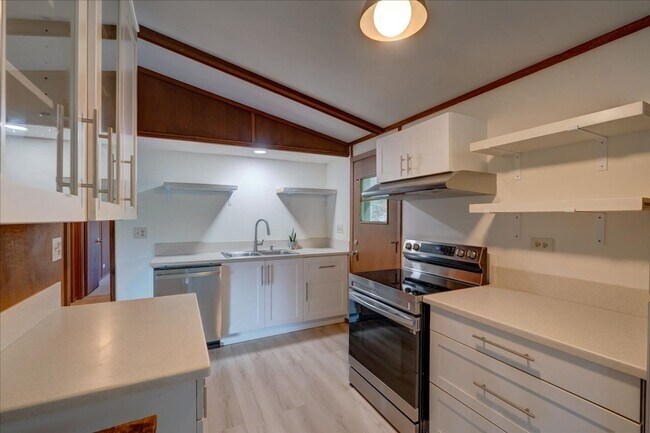 Building Photo - 6404 Maywood Ave