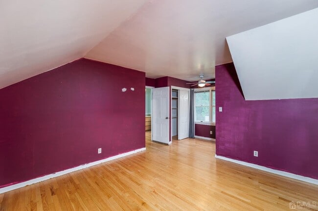 Building Photo - 526 Grove Ave