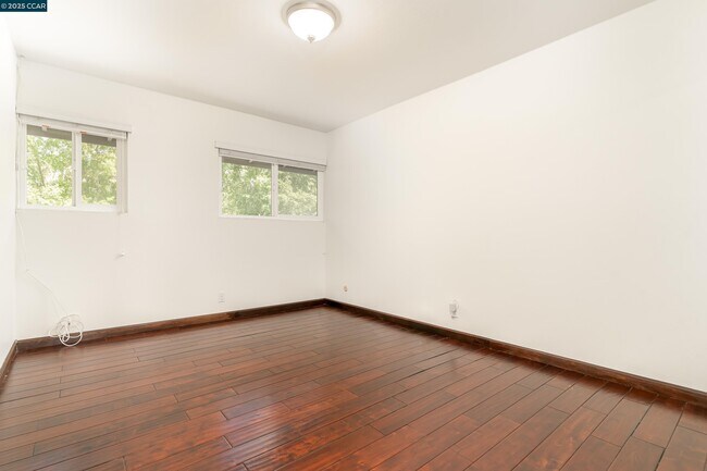 Building Photo - 2345 Paloma Ct