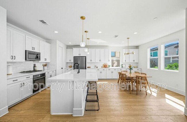 Building Photo - 32017 Radiant Dr