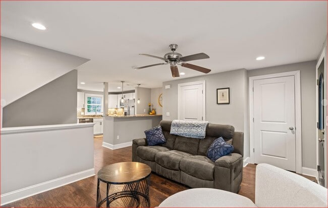 Building Photo - 7324 Shellburne Dr