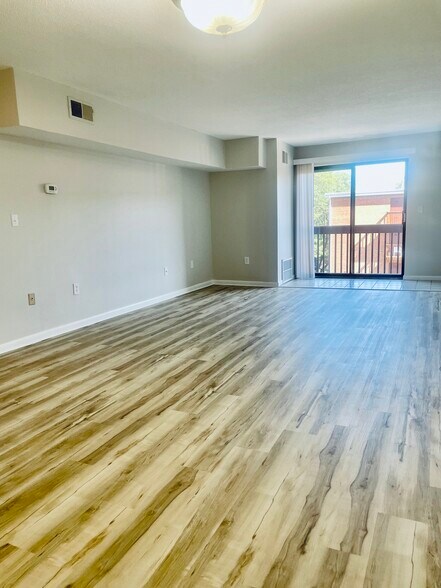 Building Photo - 2400 Harbor View Dr