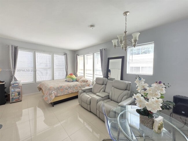 Building Photo - 1027 Pennsylvania Ave