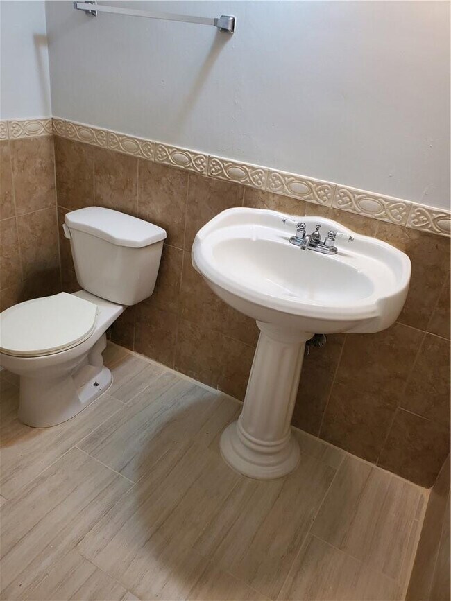 Building Photo - 2743 NW 47th Terrace