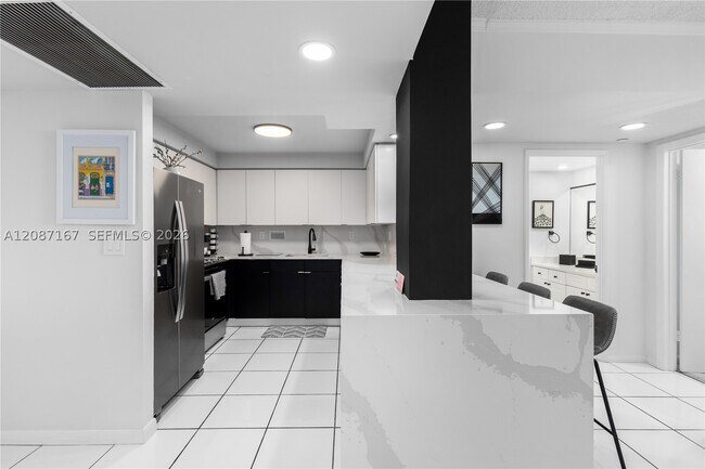 Building Photo - 2301 Collins Ave